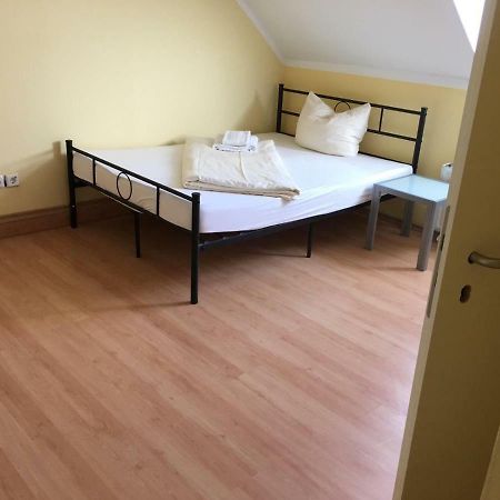 Doppelbettzimmer Mit Bad Кайзерслаутерн Екстер'єр фото