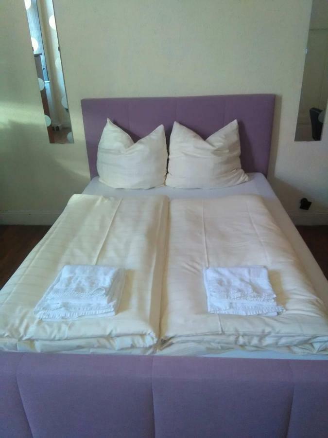 Doppelbettzimmer Mit Bad Кайзерслаутерн Екстер'єр фото
