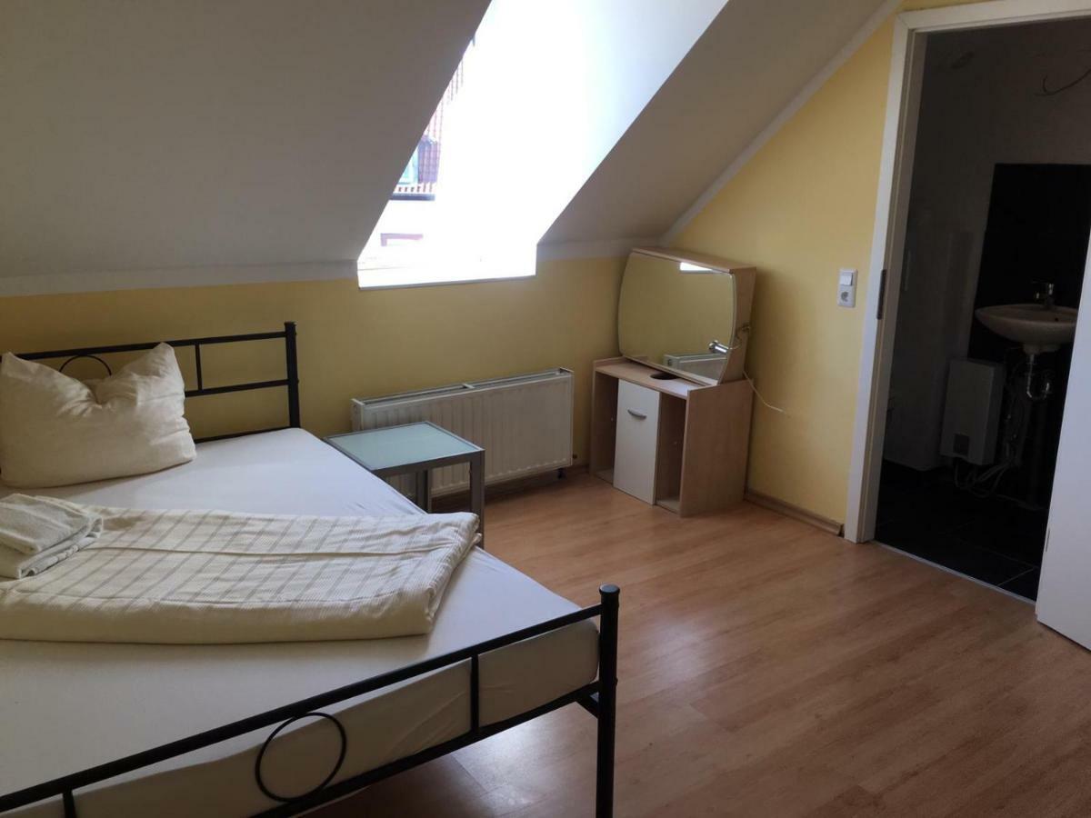 Doppelbettzimmer Mit Bad Кайзерслаутерн Екстер'єр фото