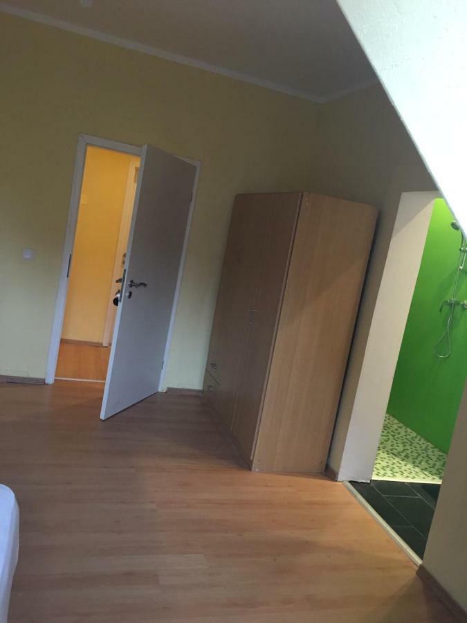 Doppelbettzimmer Mit Bad Кайзерслаутерн Екстер'єр фото